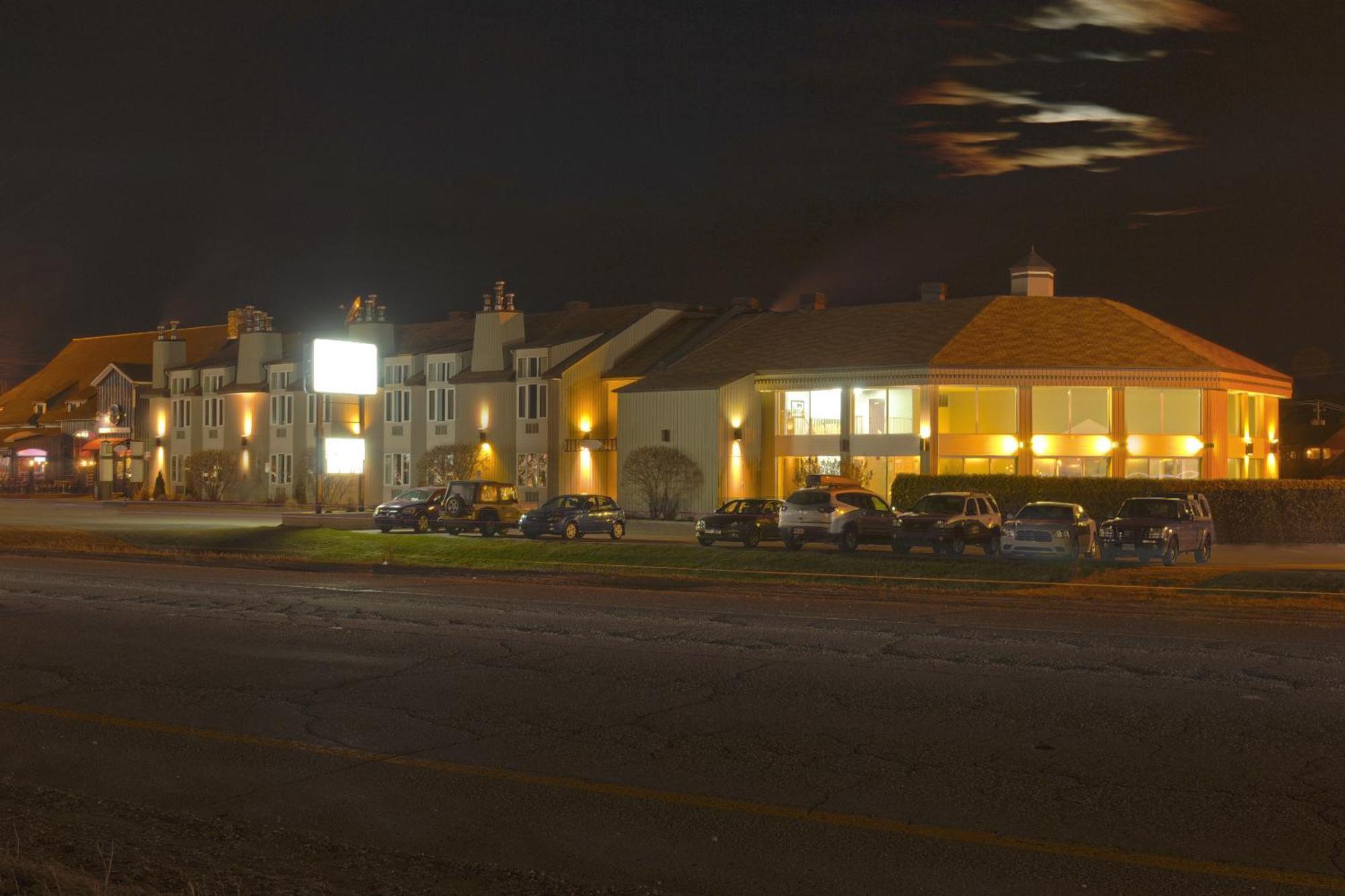 Hotel Vacances Tremblant มงต์-ทร็องบล็องต์ ภายนอก รูปภาพ