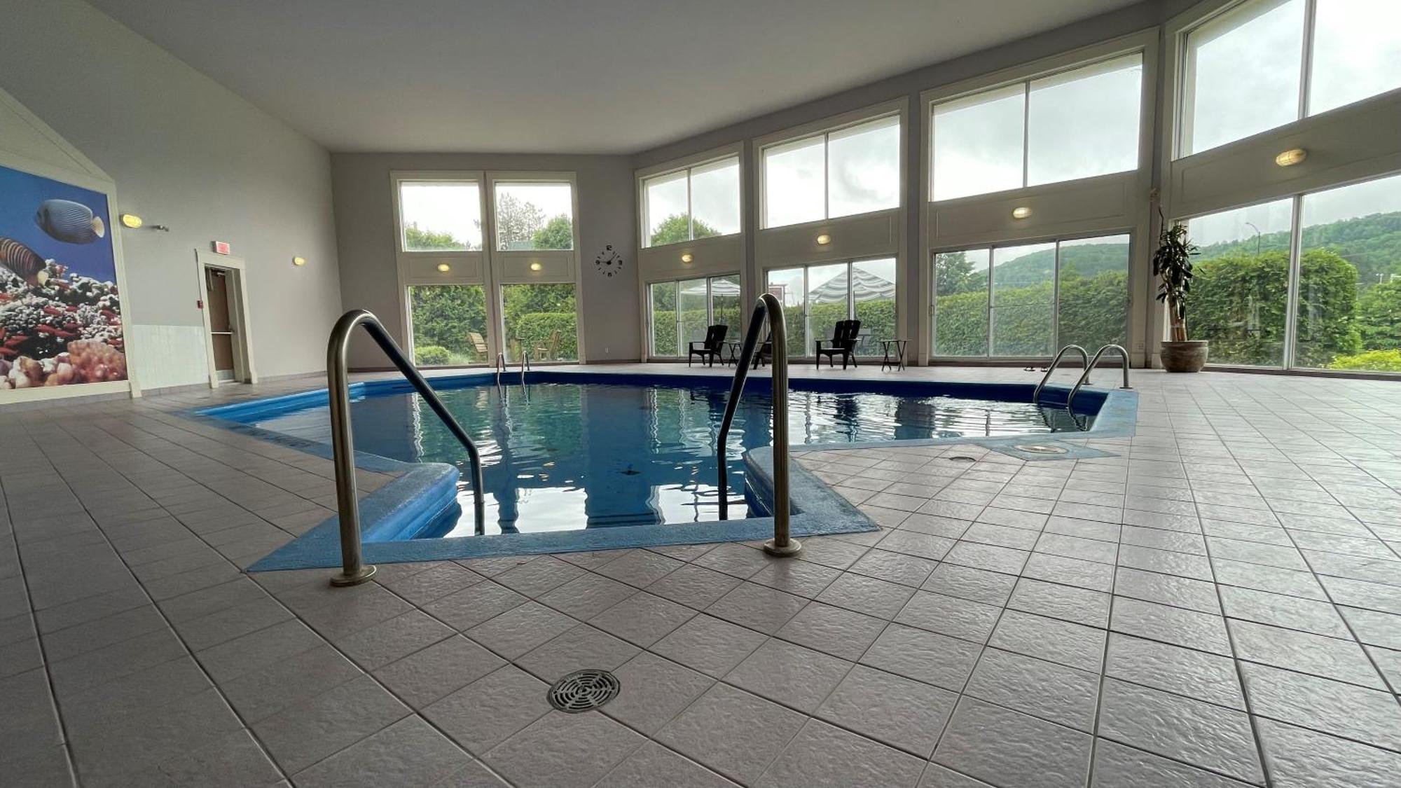 Hotel Vacances Tremblant มงต์-ทร็องบล็องต์ ภายนอก รูปภาพ